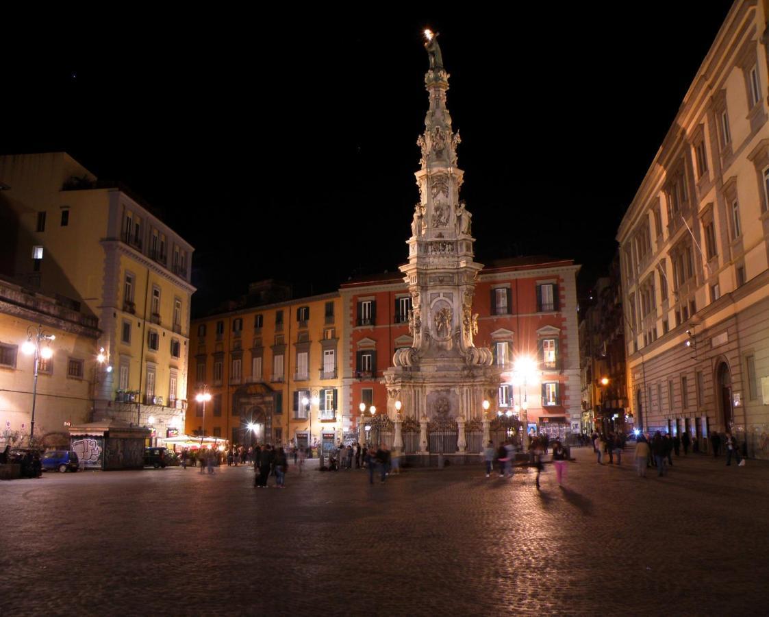 Suite San Gennaro Bis Napoli Bagian luar foto